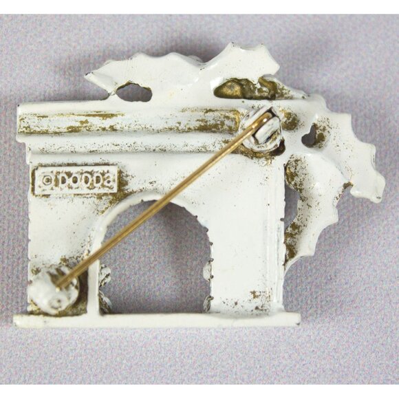 Vintage Dodds Signed Metal & Rhinestone Fireplace w/Stockings Christmas Pin - Picture 2 of 2